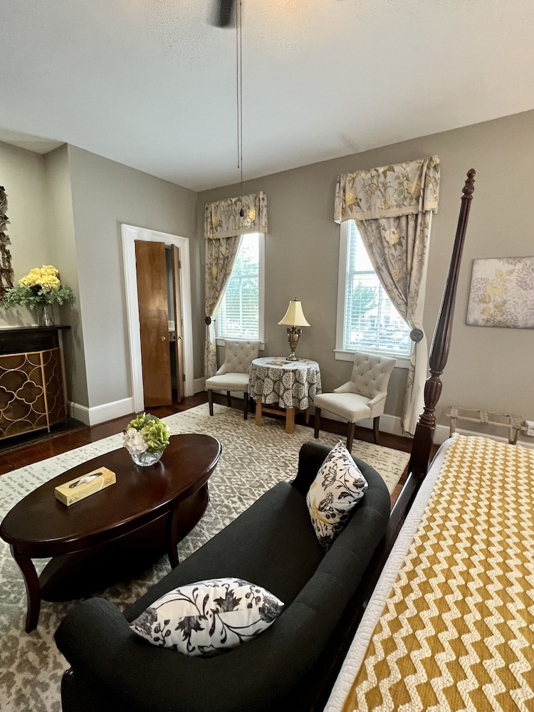 Barksdale House Inn 49/59
