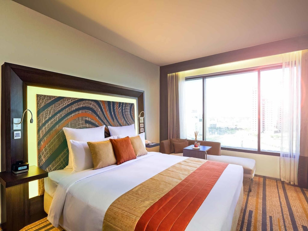 PREMIER, KING BED, CLUB LOUNGE ACCESS