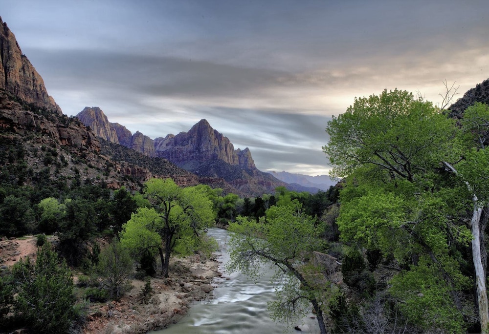 Zion s Camp and Cottages 36/50