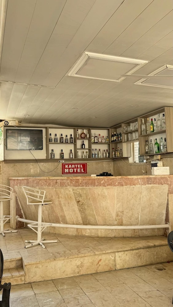 Kartel Hotel 9/50