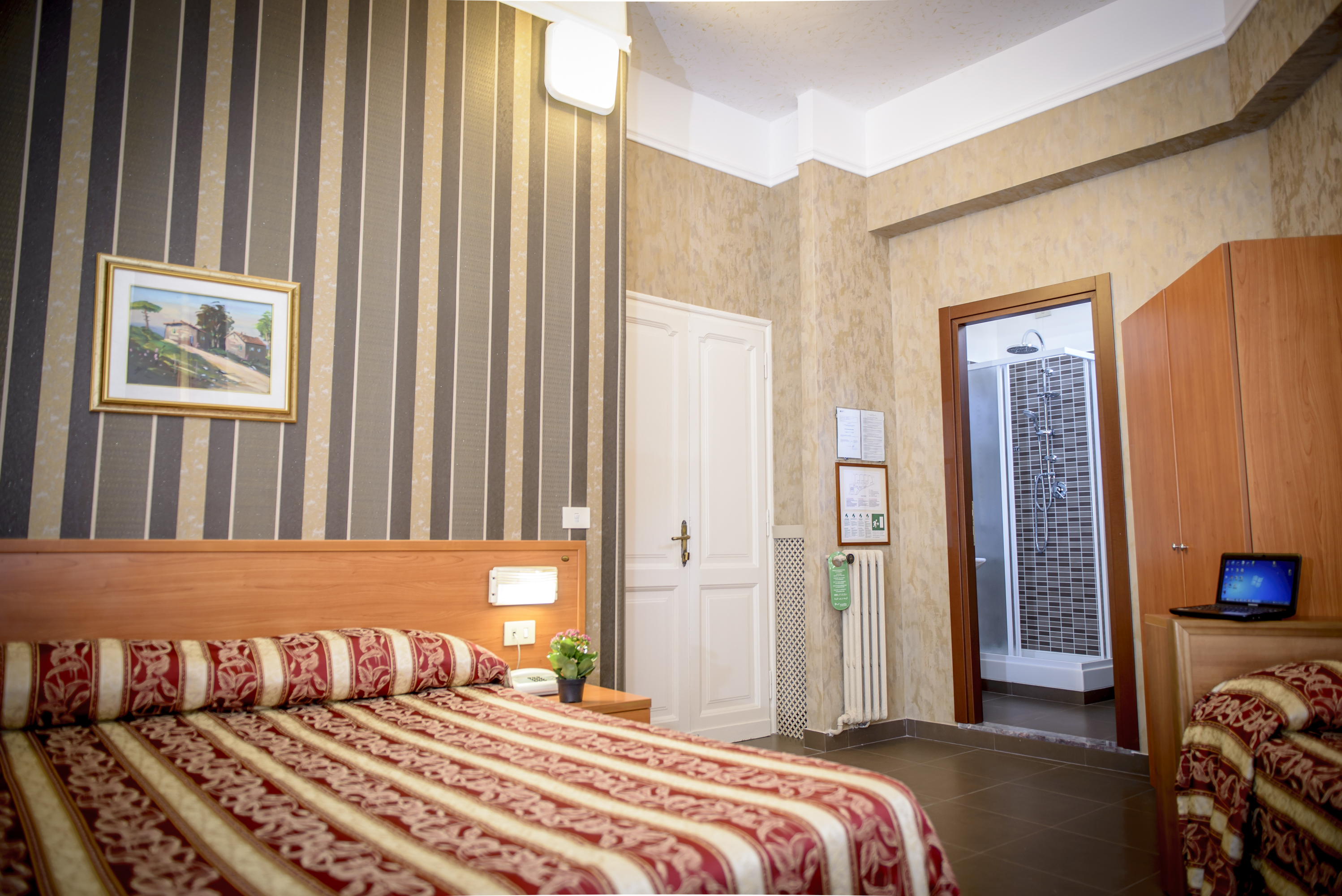 غرفة قياسية ثلاثية، Hotel Emmaus 5/8