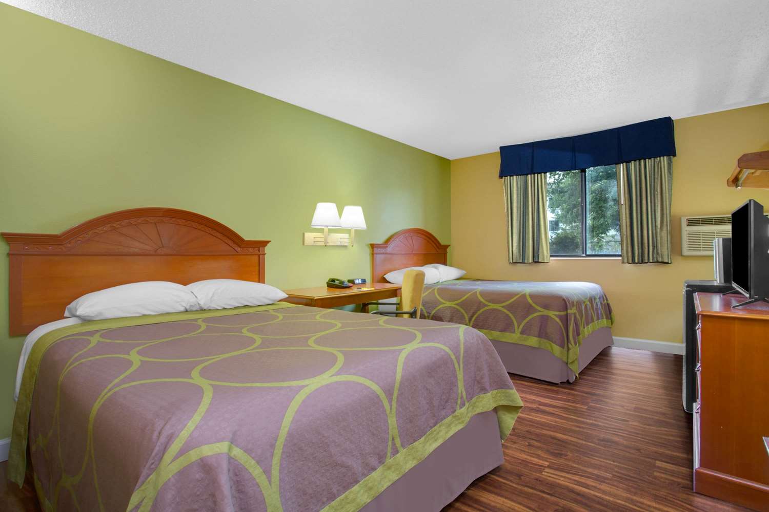 Super 8 by Wyndham Gainesville I-75 Hospital/University Area 8/25