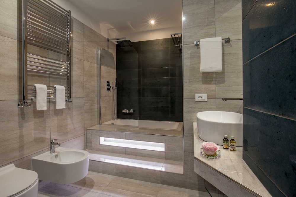 GCF Luxury Suites Guest House 67/70