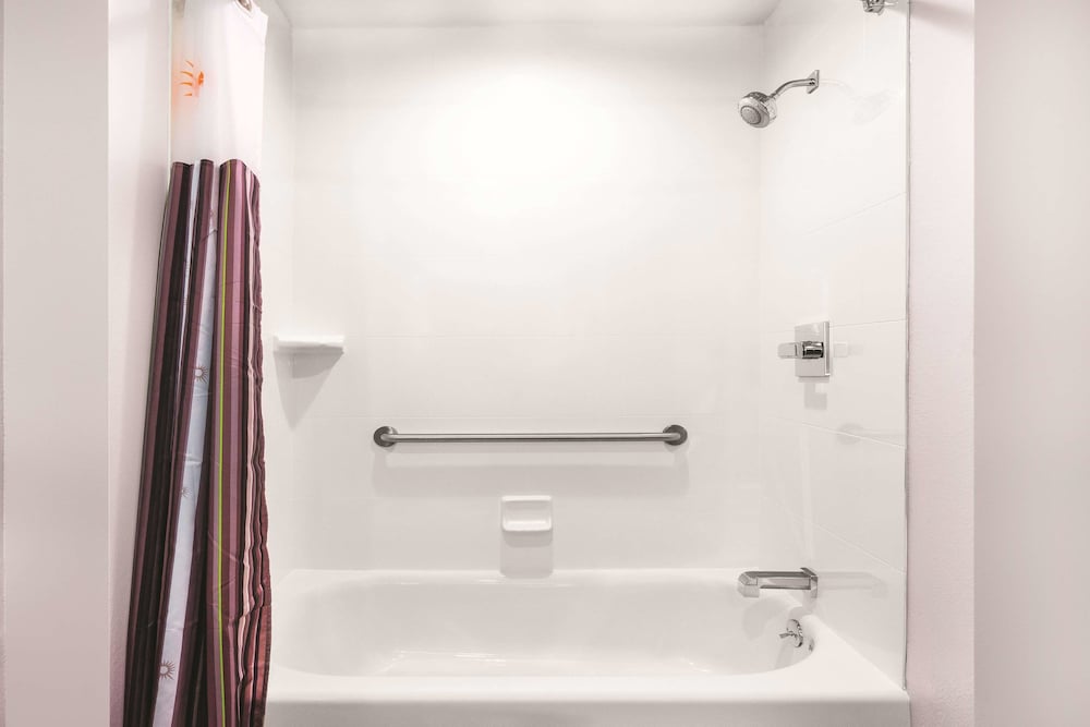 La Quinta Inn Suites By Wyndham Cleveland Tn 16/45