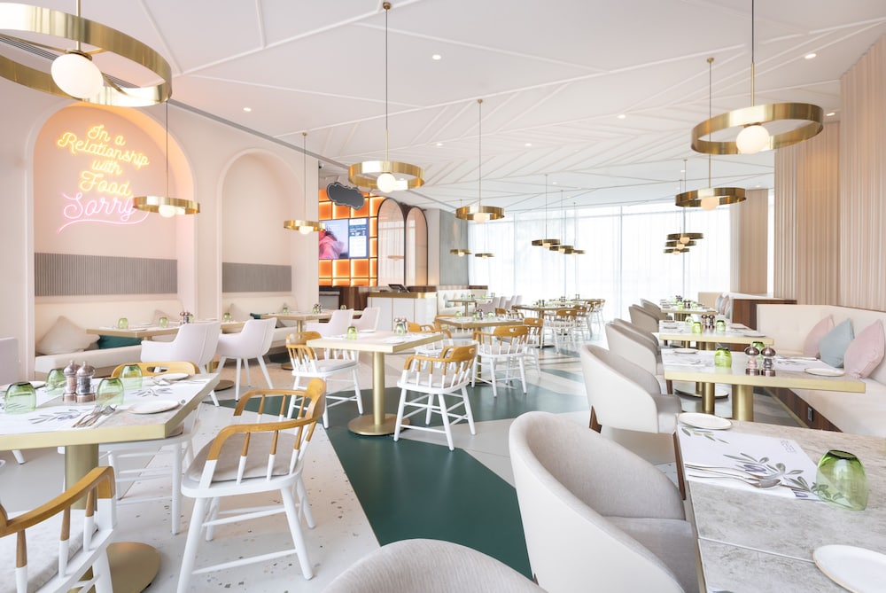 Ecos Dubai Hotel at Al Furjan 40/60