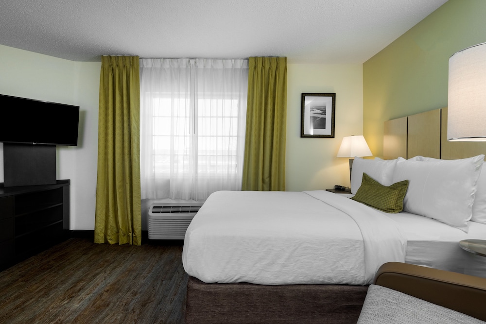 CANDLEWOOD SUITES RALEIGH CRABTREE 11/57