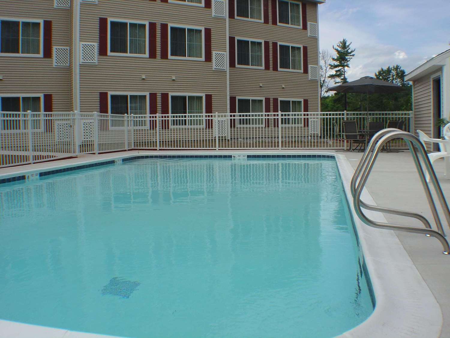 Country Inn & Suites by Radisson, Queensbury - Lake George 5/14