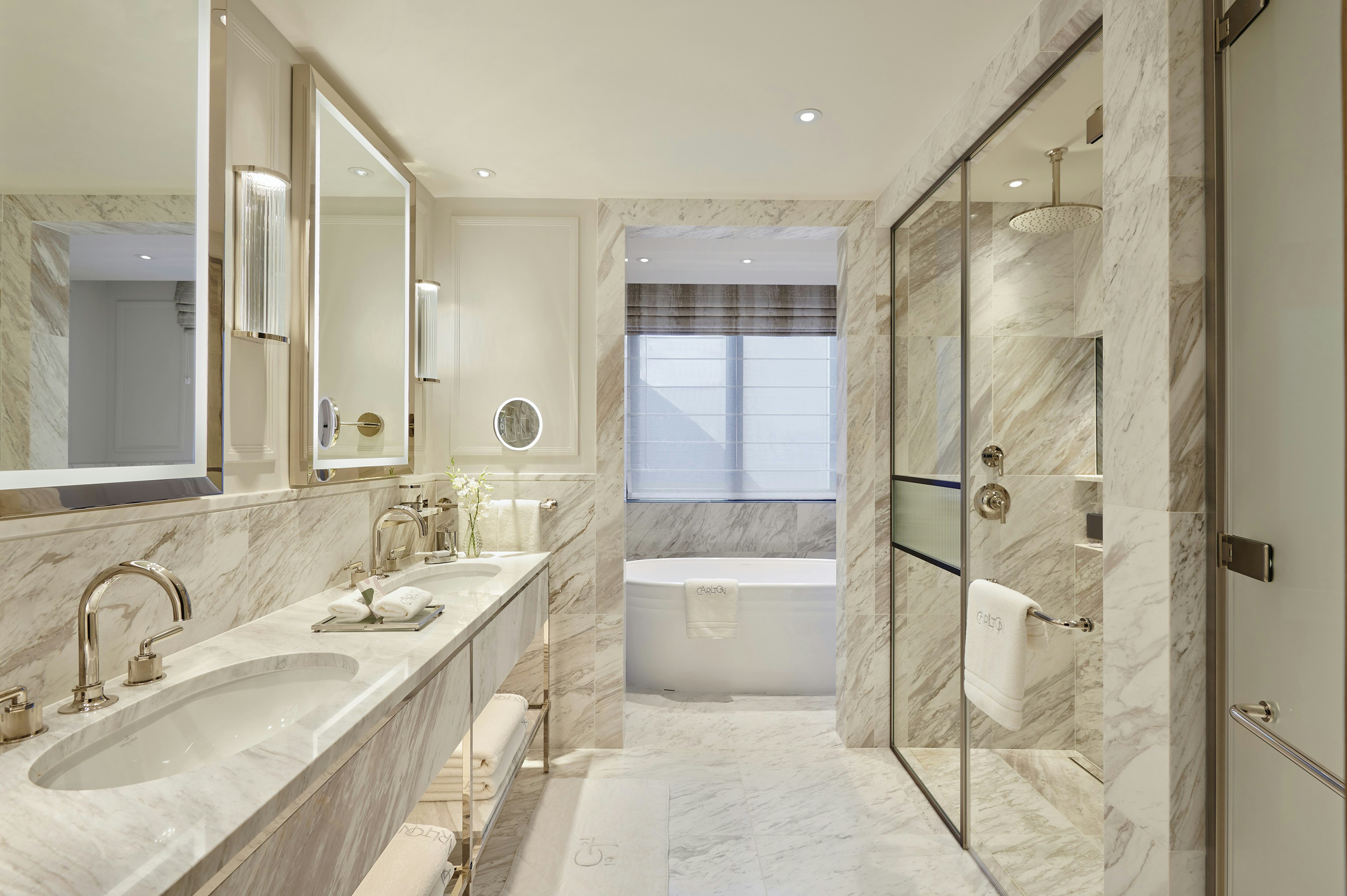 جناح جونيور، Jumeirah Carlton Tower London 3/3