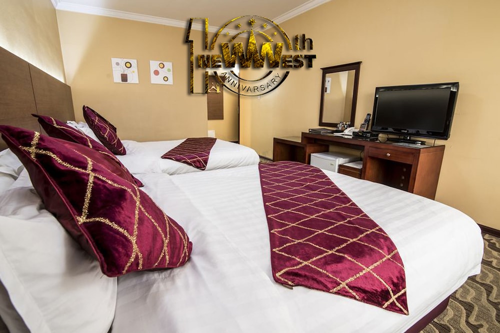 New West Hotel 22/50