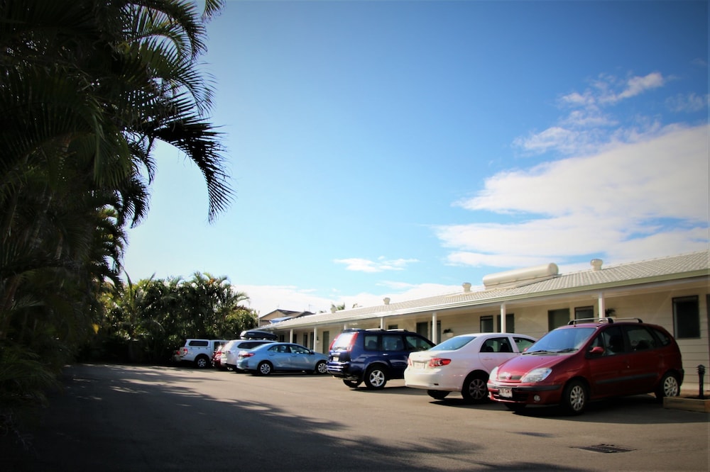 PACIFIC PALMS MOTOR INN 55/64