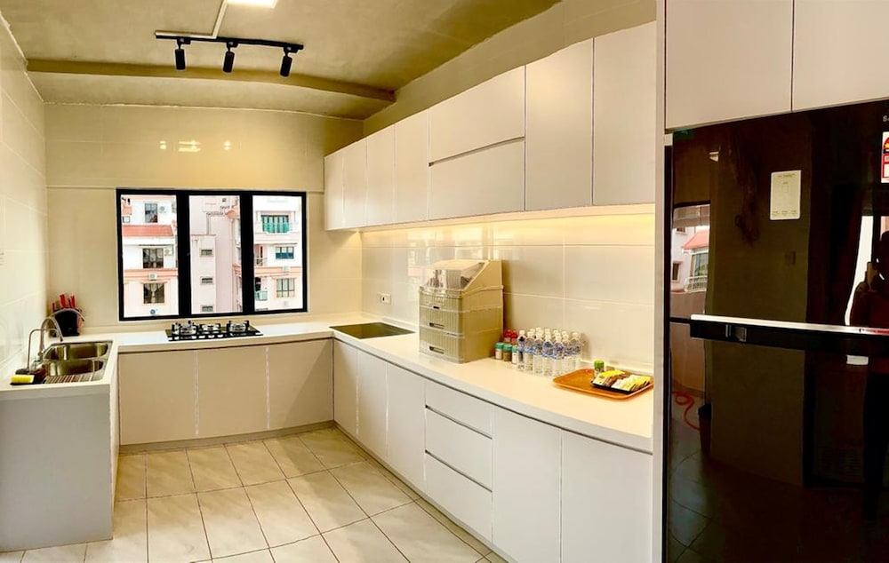 Promenade Service Apartments 12/72