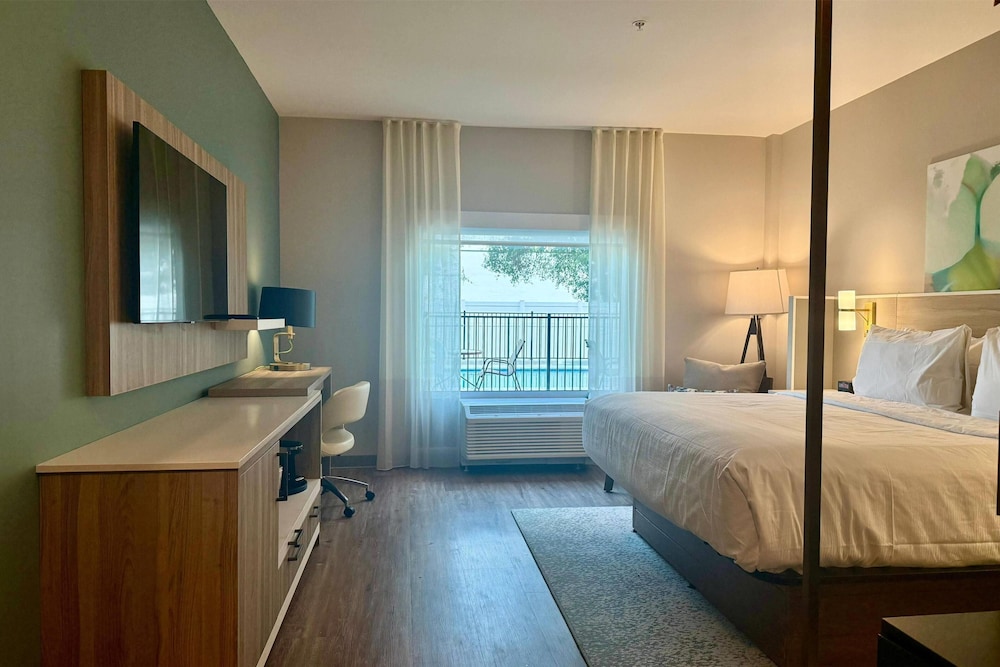 ROOM, KING BED