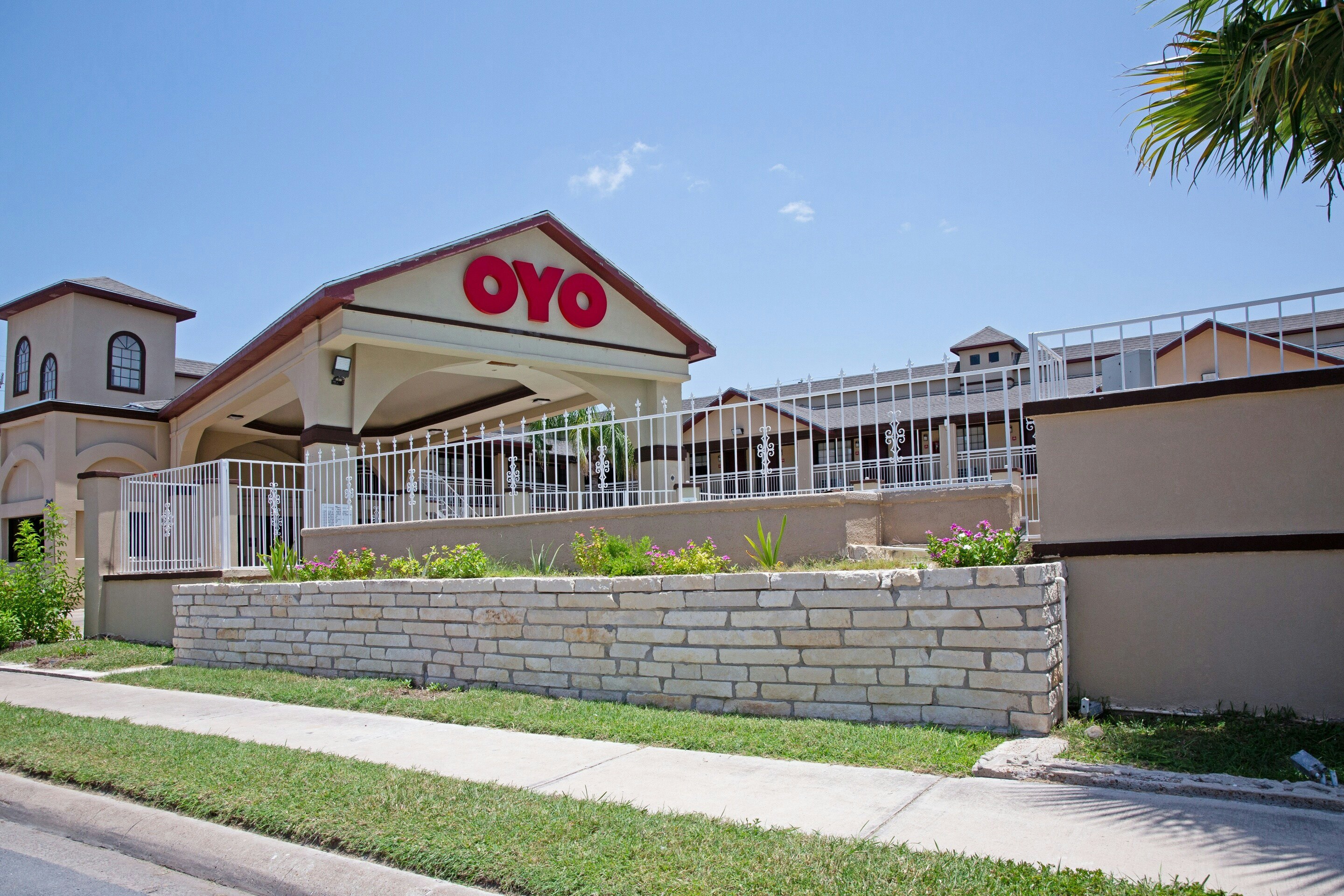 OYO Hotel McAllen Airport South 51/61