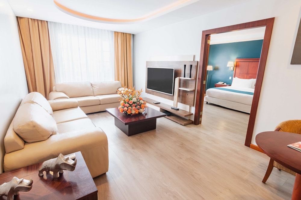 Sonesta Hotel Loja 50/70