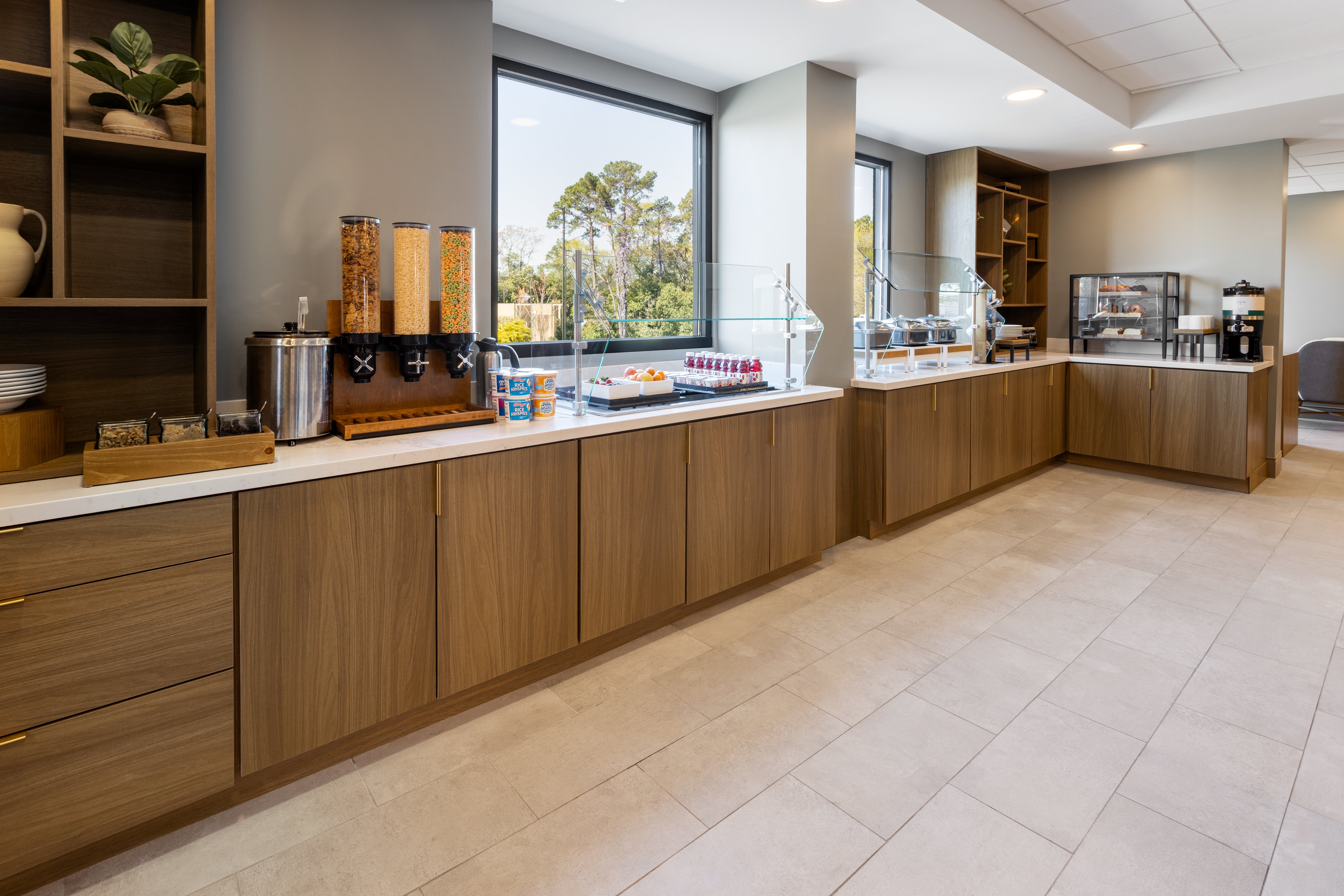 Lobby at Holiday Inn & Suites Columbia NE - Ft Jackson Area by IHG, COLUMBIA - SC