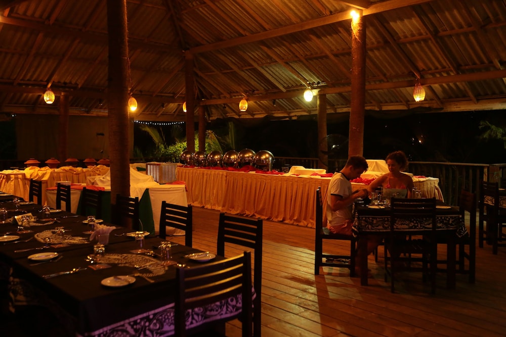 Lagoon Paradise Beach Resort 40/60