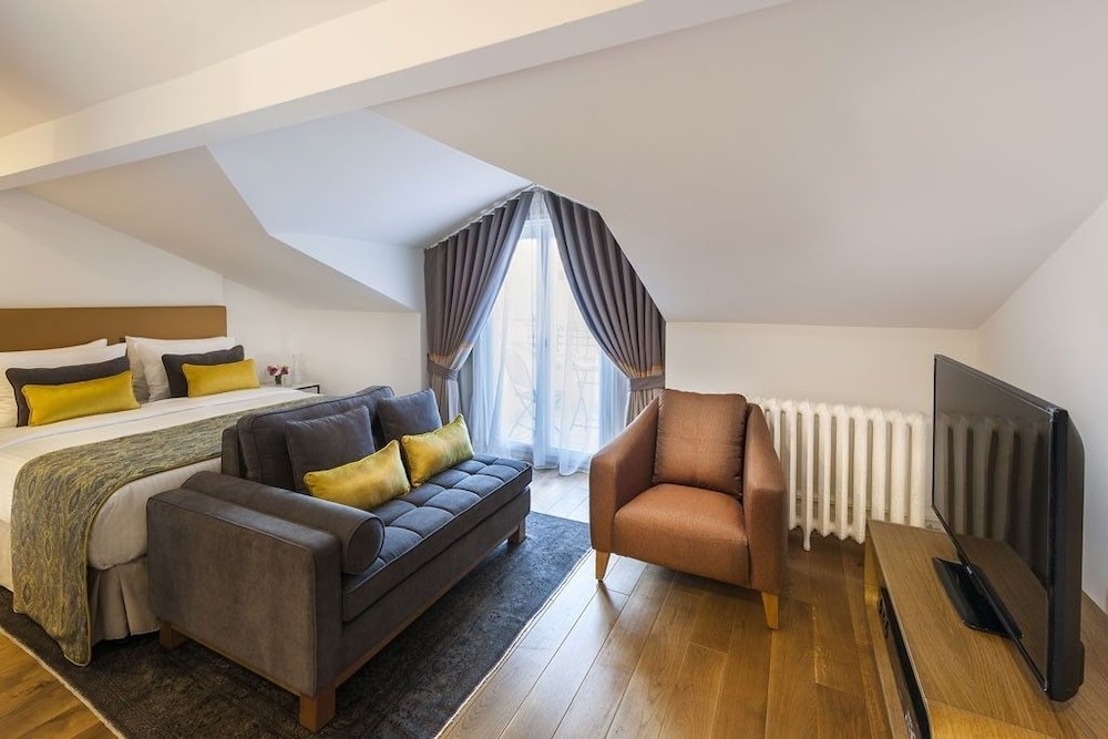 Nevv Bosphorus Hotel & Suites 34/68