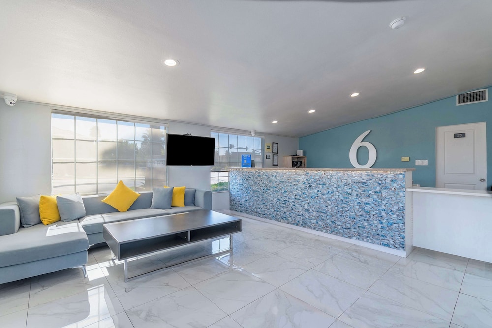 Lobby at Studio6 Suites Madera, CA - Yosemite, MADERA - CA