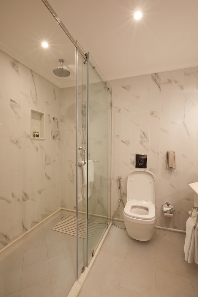Luxury, King Bed, Sea View, Balcony 2/2