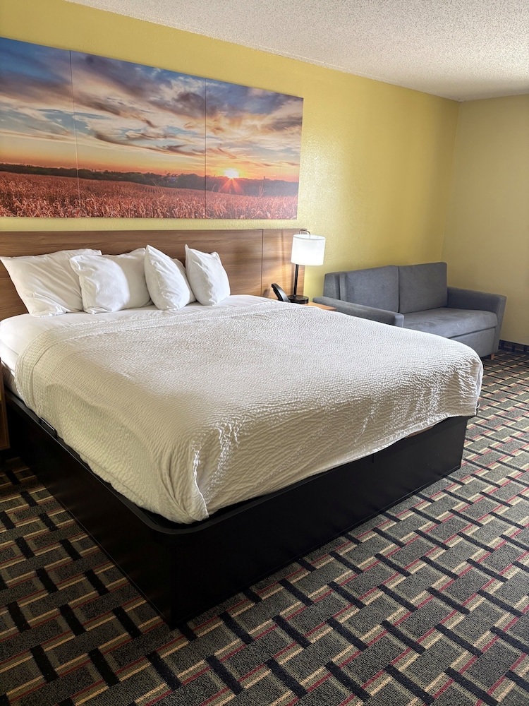 Days Inn by Wyndham Park City Kansas 14/28