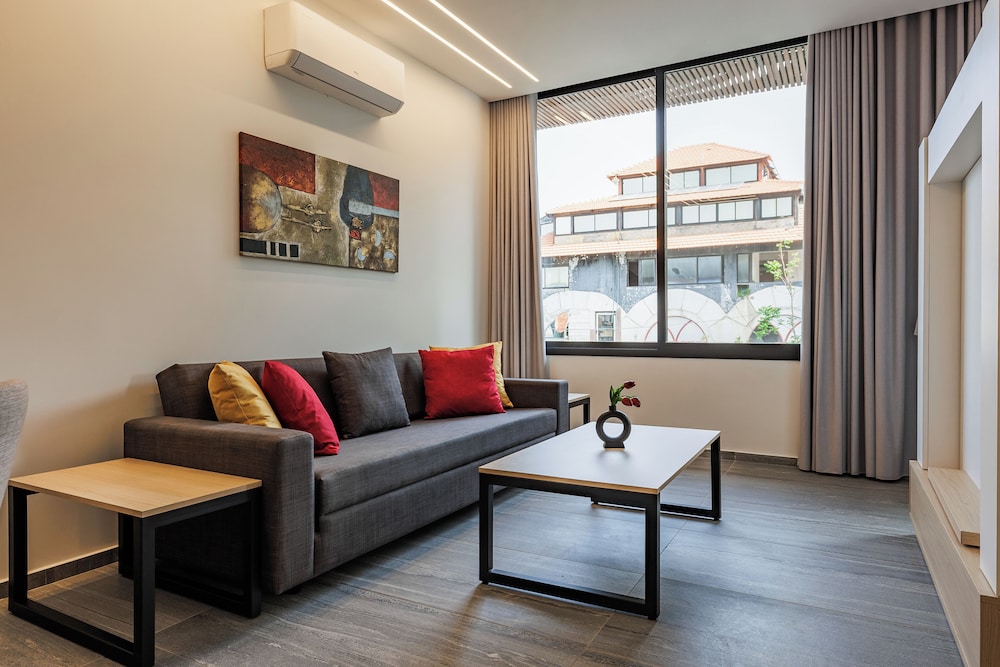 Middle Beach Hotel 39/49