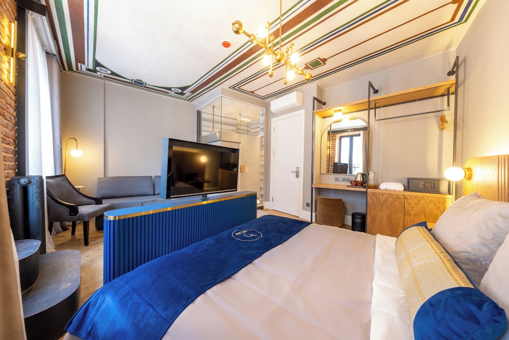 Junior Suite, Studio, King Bed, Sofa, Balcony