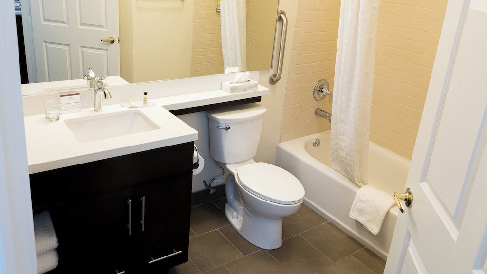 Candlewood Suites St. Joseph Benton Harbor 35/38