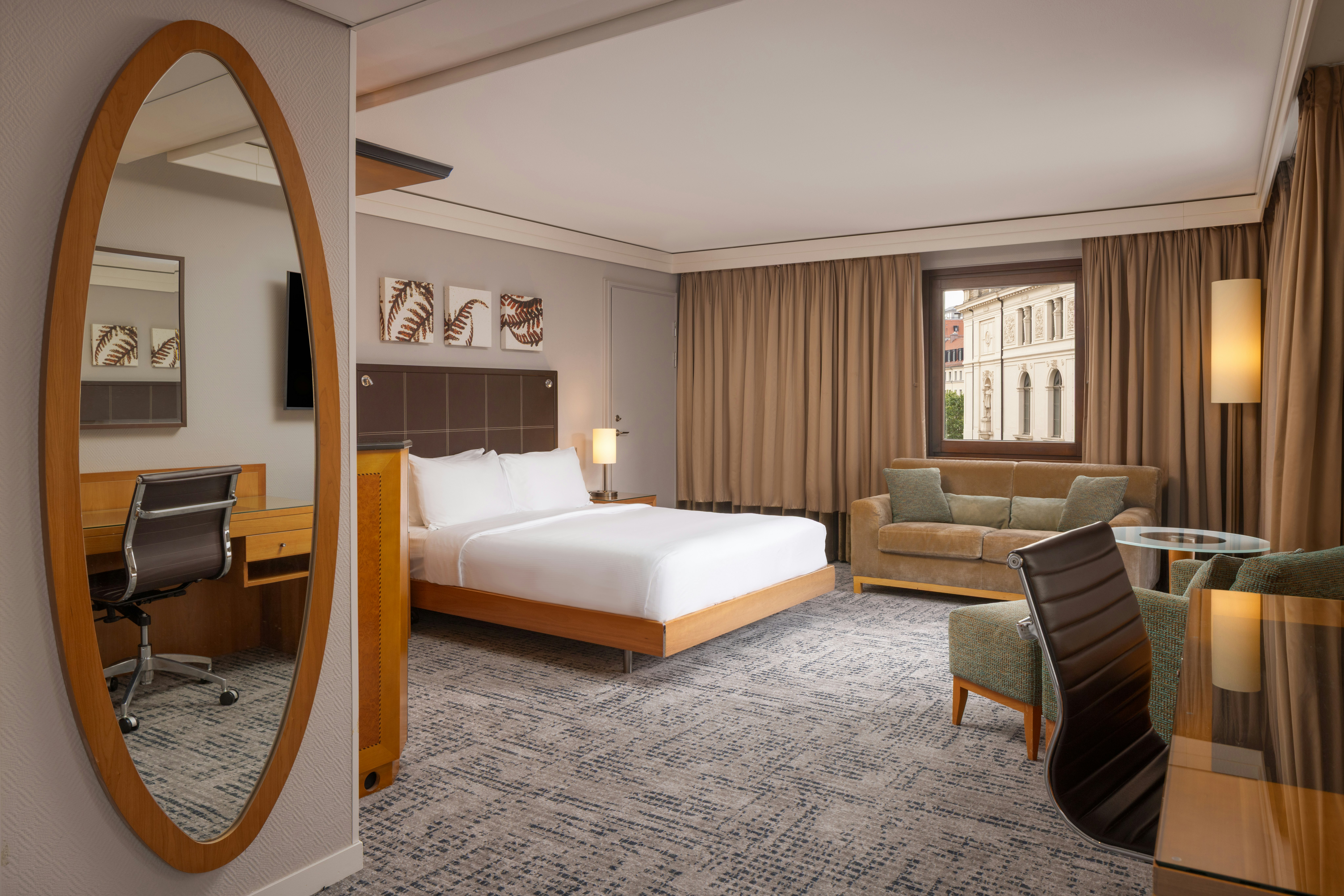 غرفة تنفيذية عائلية بسرير كوين، Hilton Dresden 3/10