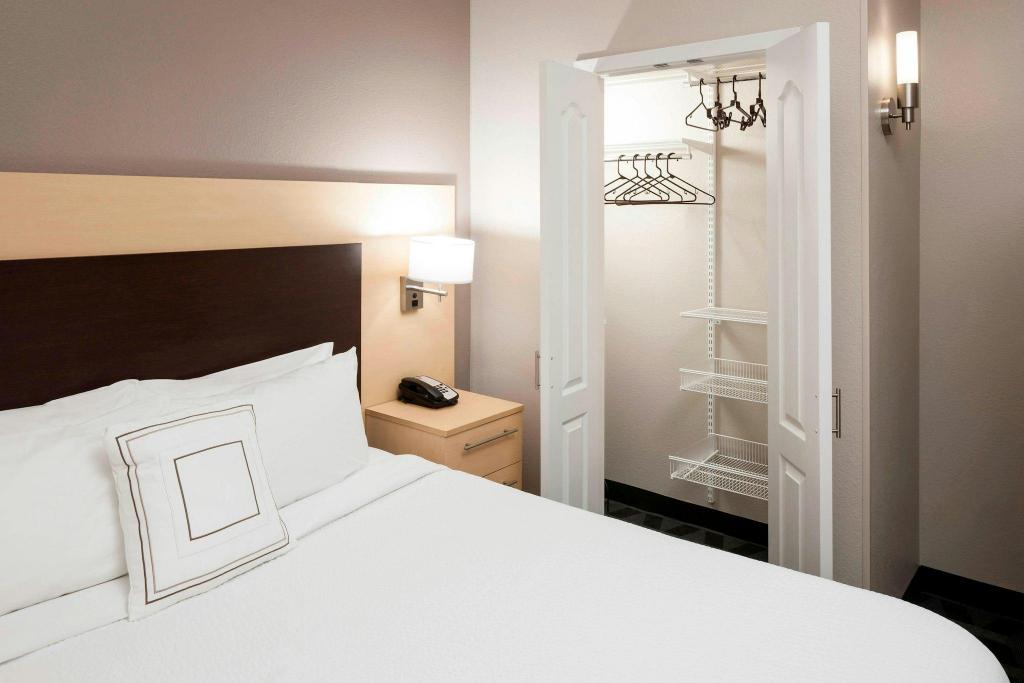 1 Bedroom, Suite, King Bed, Sofa