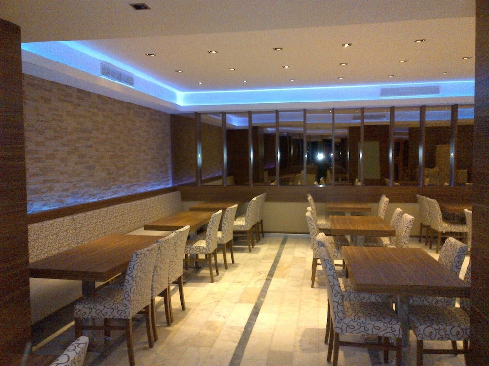 Bristol Hotel 35/50