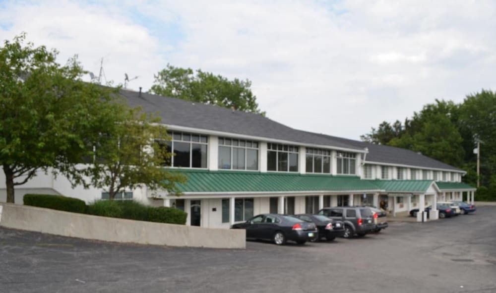 Surrey Inn Hotel 3/61