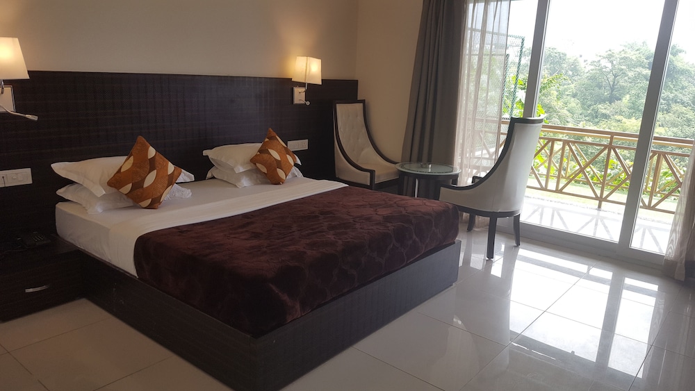 EXECUTIVE, KING BED, HILL VIEW