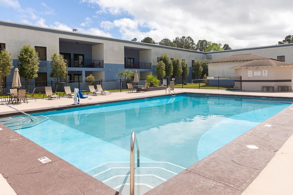 Cottonwood Suites Savannah Hotel and Conference Center 10/71