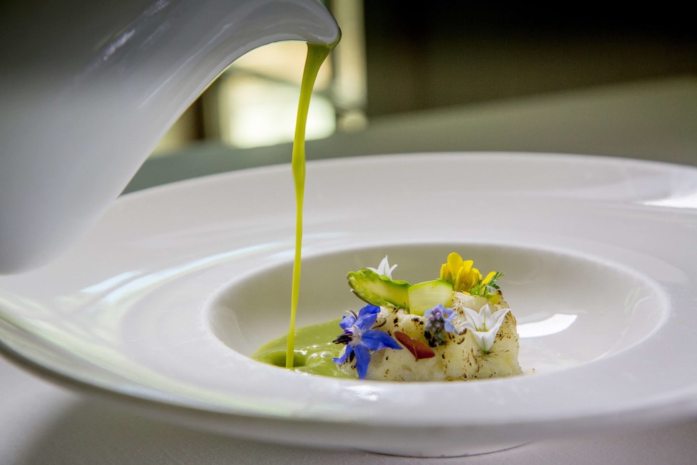 FARMHOUSE INN 22/50
