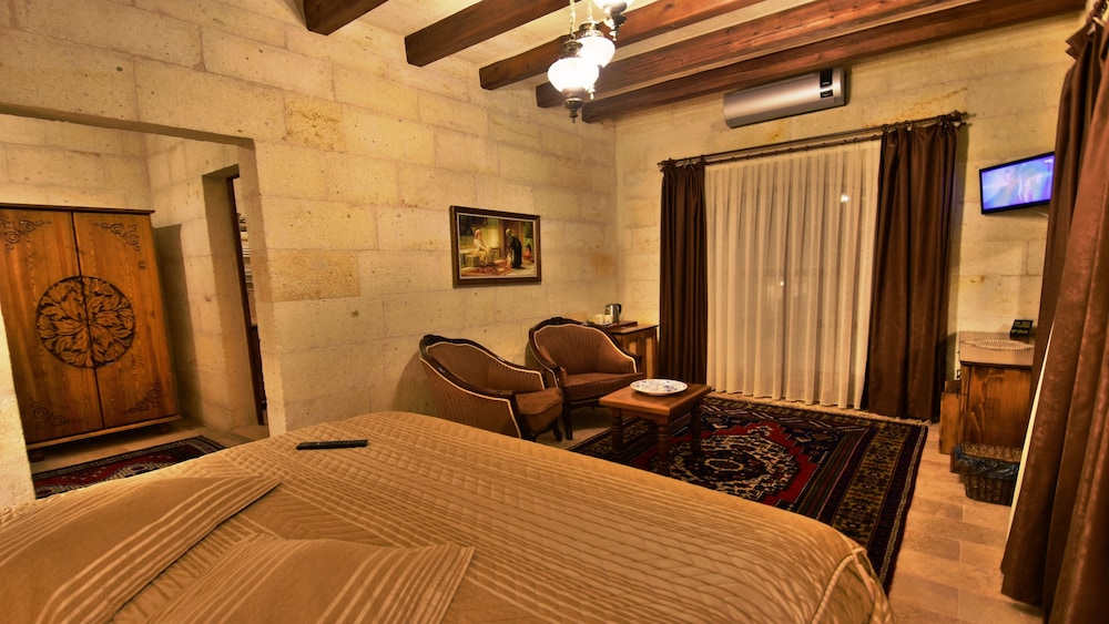 Harman Cave Hotel 15/78