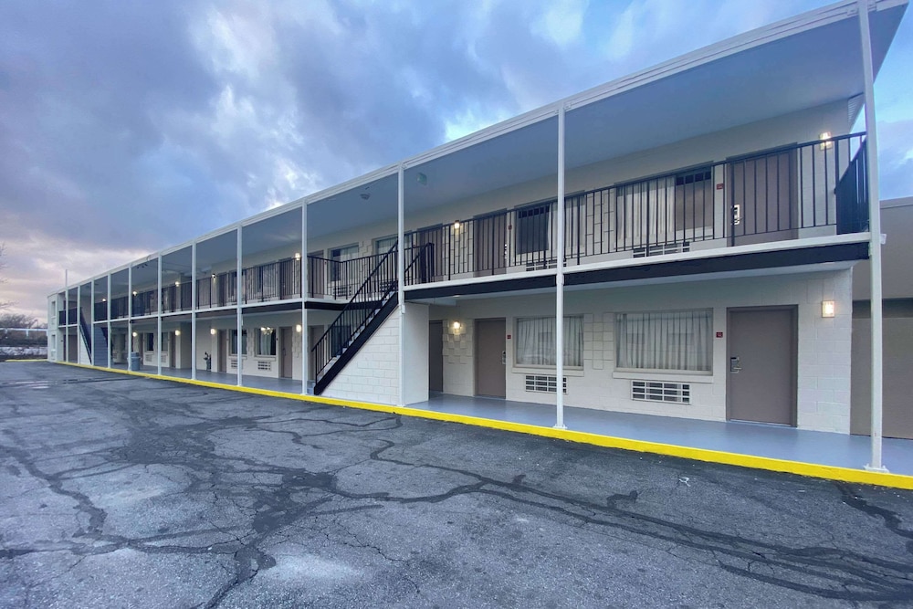 Econo Lodge Norfolk Airport 23/28