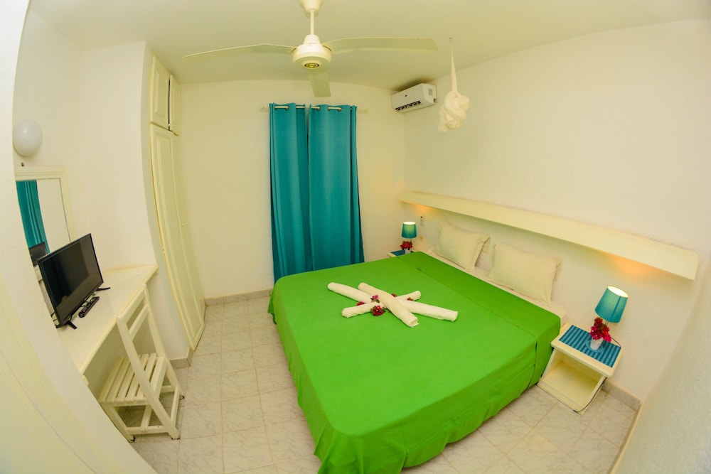 Africa Queen Hotel 14/70