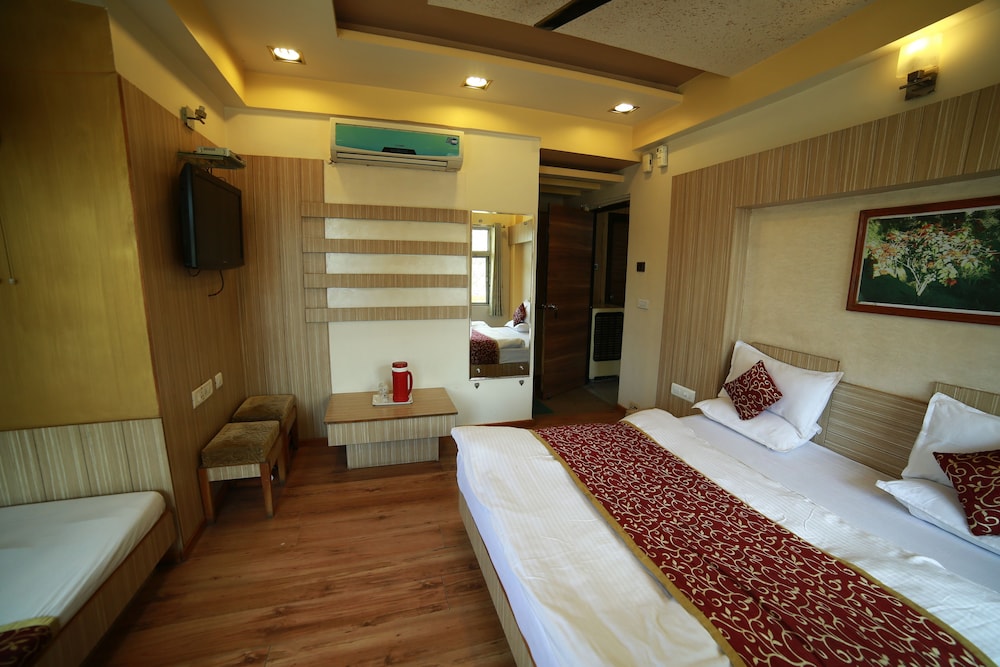 HOTEL VISHRAM 6/45