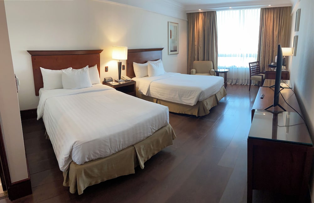 DELUXE, 2 DOUBLE BEDS