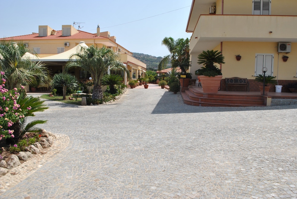 Hotel Damanse 41/50