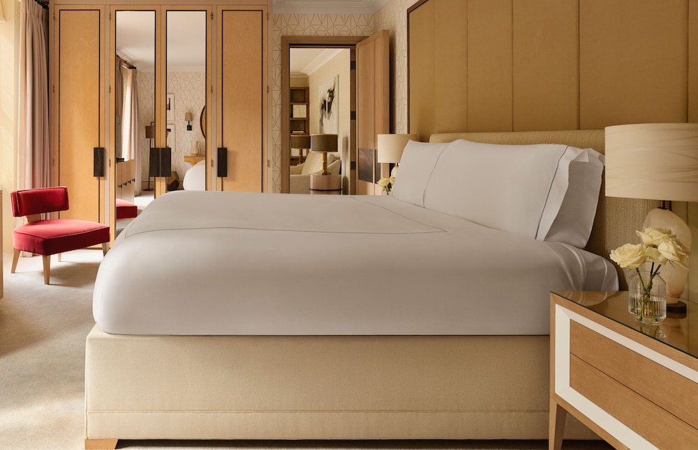 CRESCENT, 2 BEDROOMS, SUITE, TERRACE