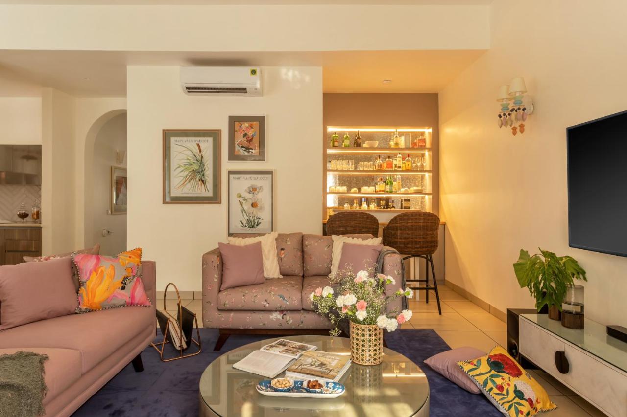 ELIVAAS 4 BHK with Pvt pool and Bar PinkSky 35/56