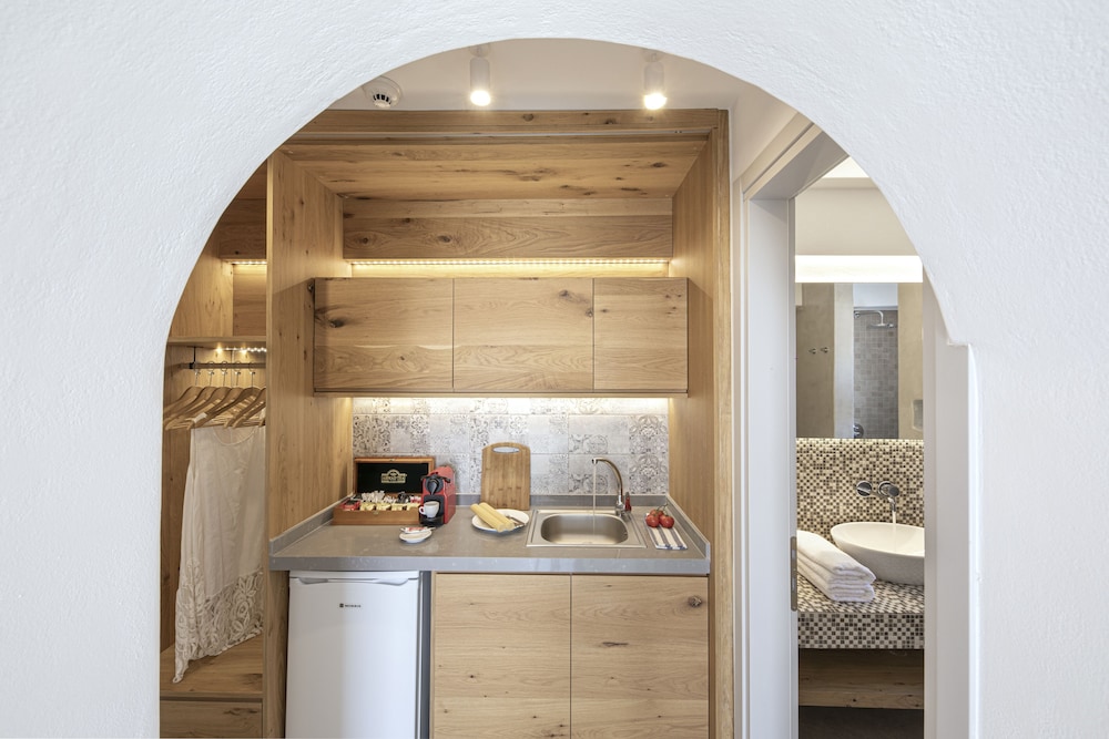 Alafropetra Luxury Suites 9/49
