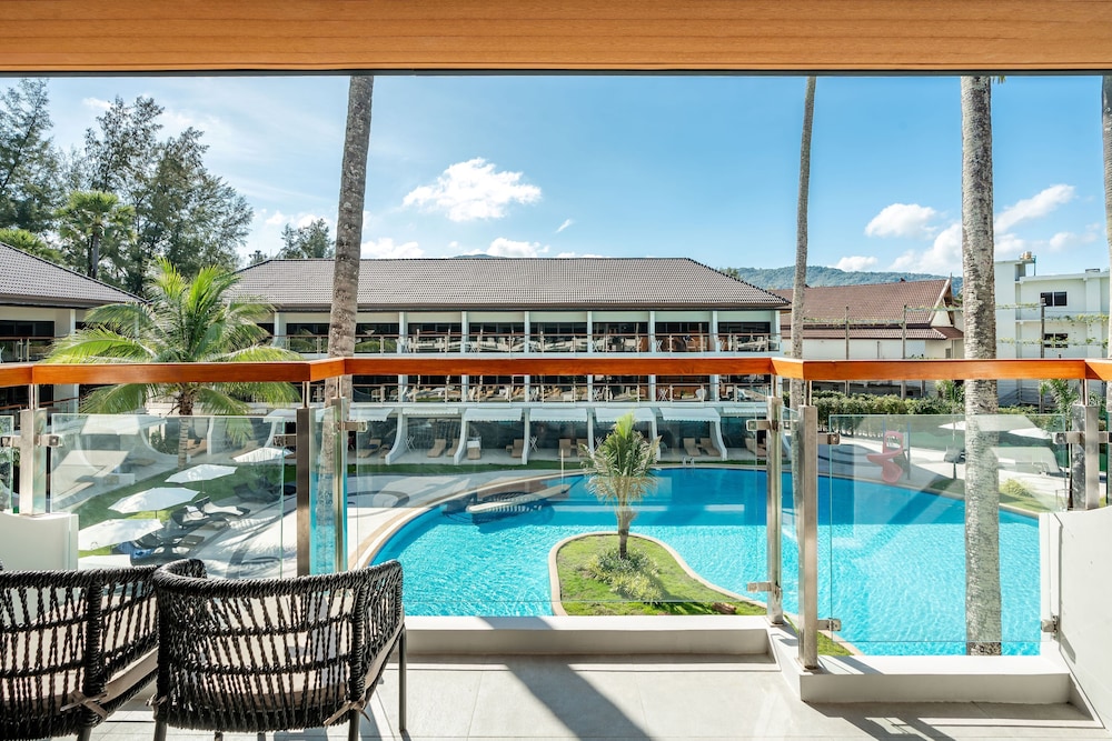 Amora Beach Resort Phuket 40/75