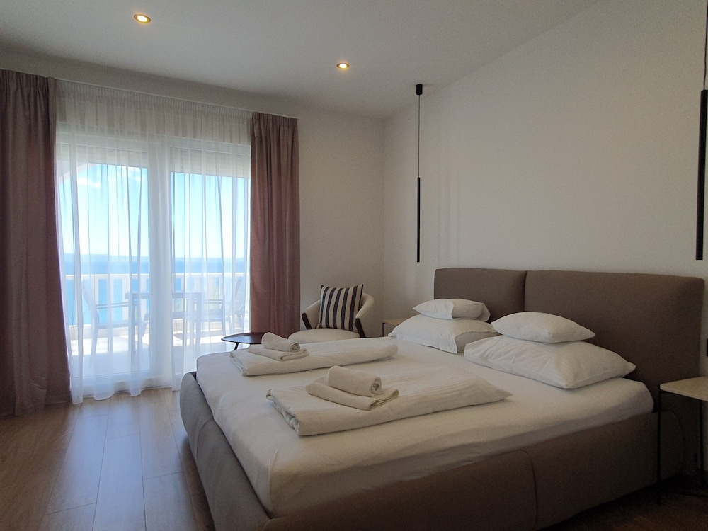 APARTMENTS JOHNNY 12/68