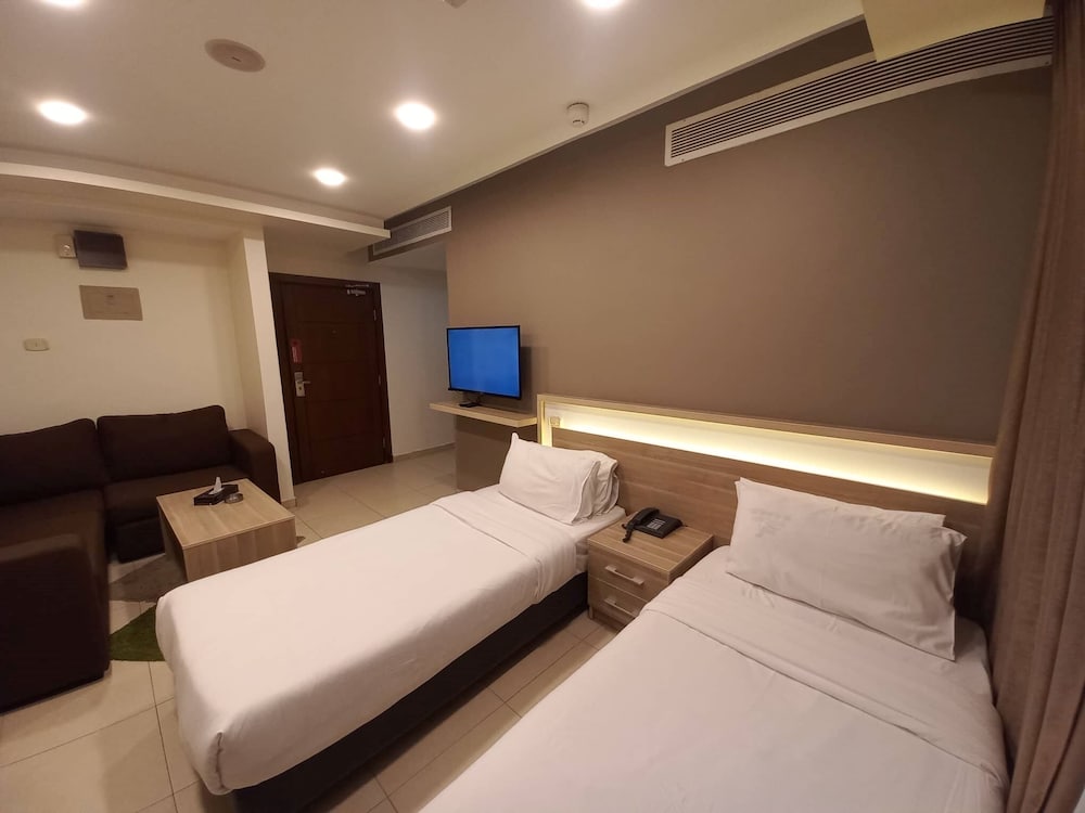 Lujain Hotel Suites 8/50