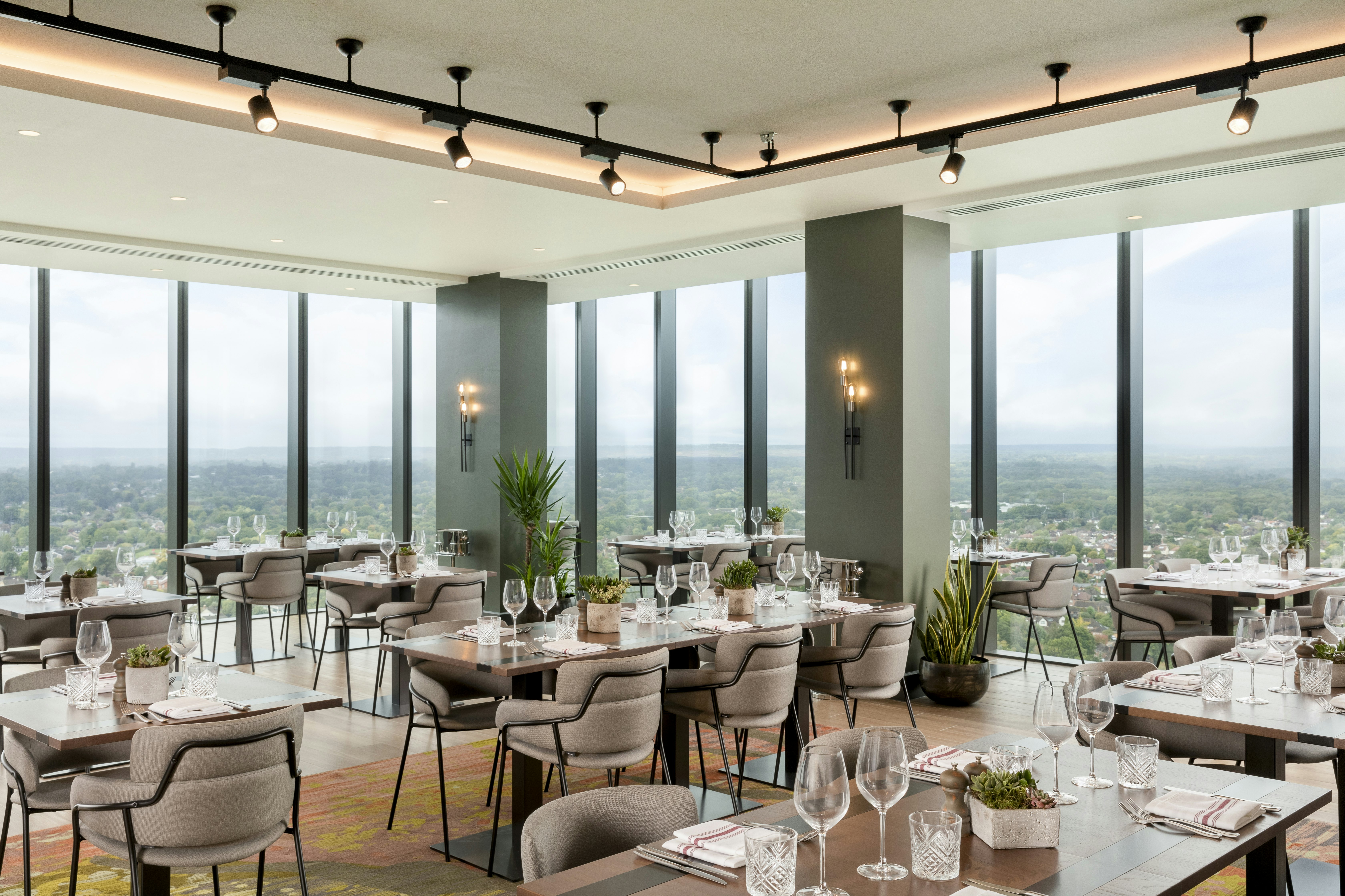 Hilton Woking 16/48
