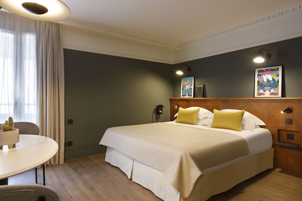 Superior, Queen Bed, Citadines City Centre Grenoble 5/10