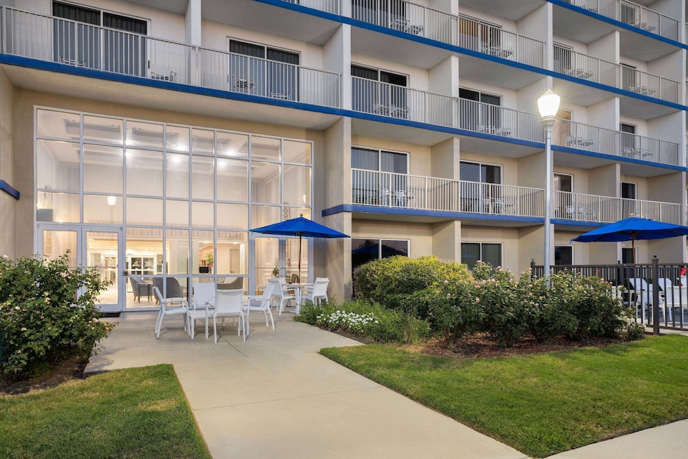 WaterView Casino and Hotel Trademark Collection by Wyndham 4/28