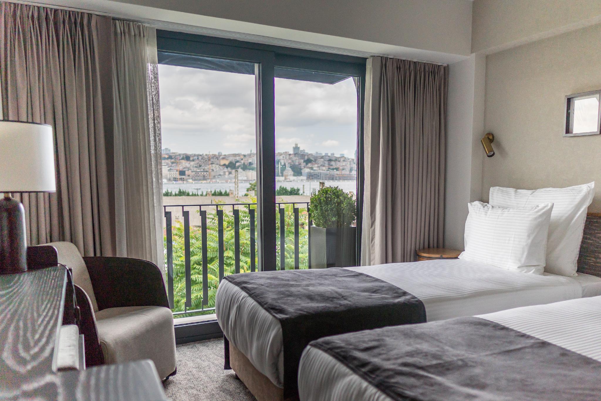 Standard, Bosphorus View